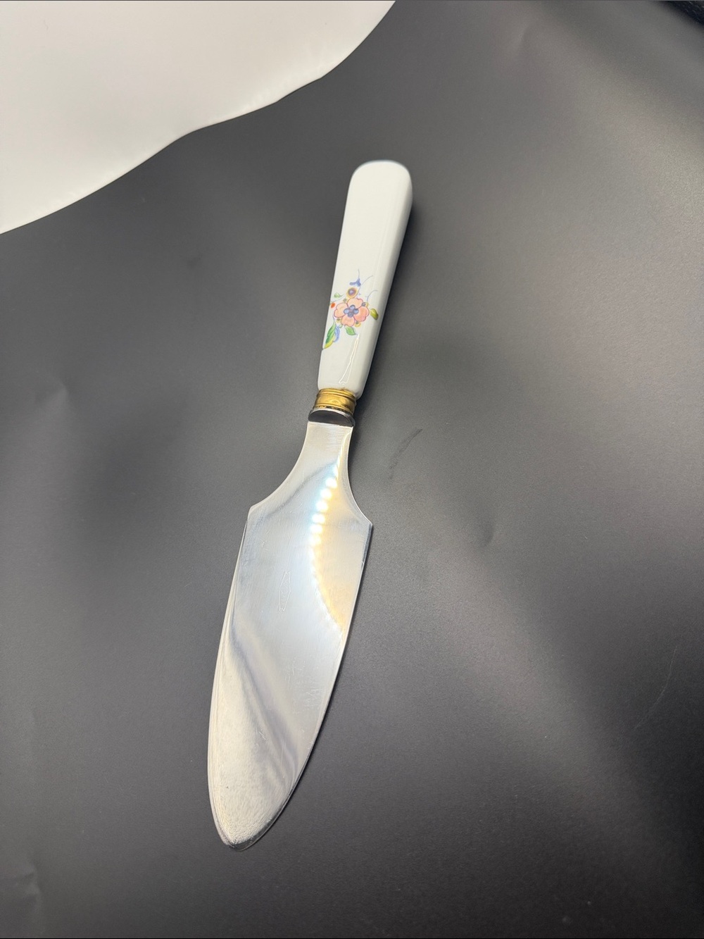Decorative Floral Handle Cake Server - White and Gold